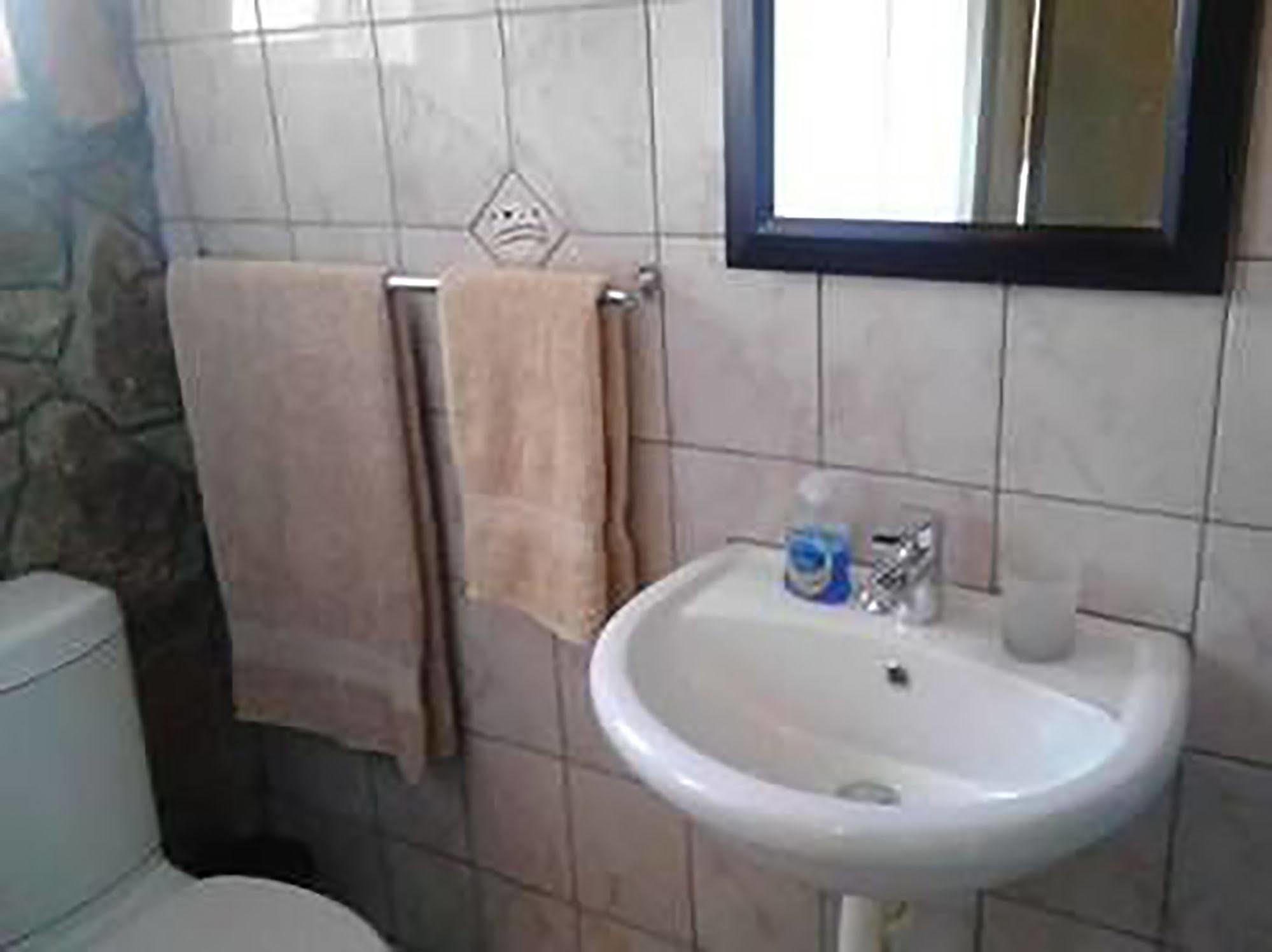 A New Earth Guest Lodge Francistown Bagian luar foto