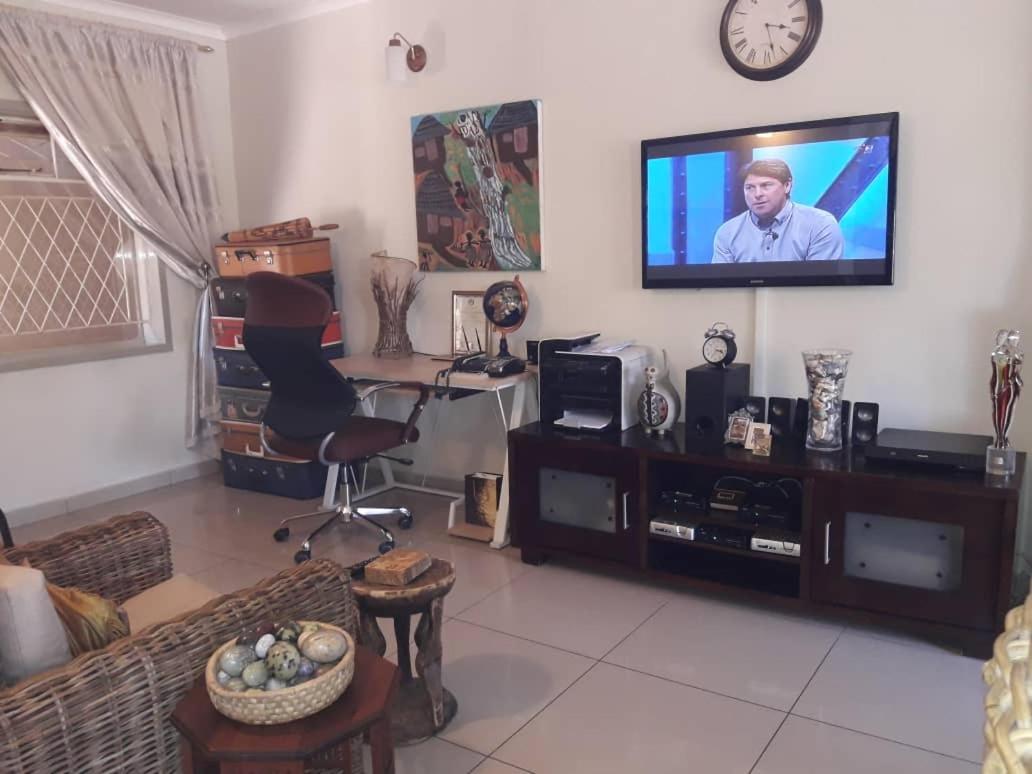 A New Earth Guest Lodge Francistown Bagian luar foto